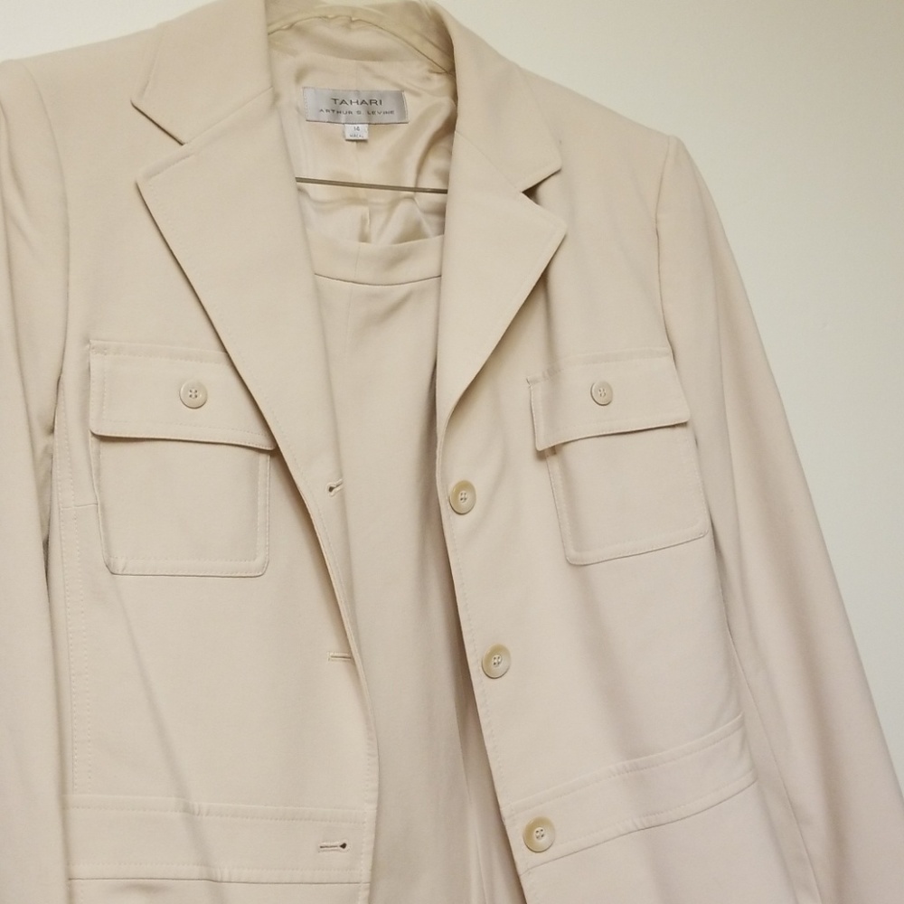 Suit - Picture 4 of 4